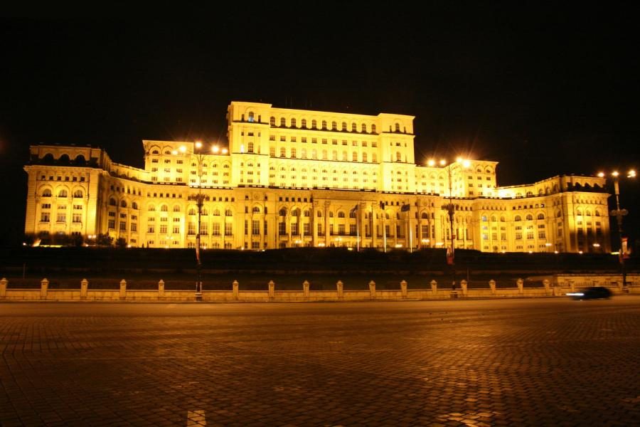 Bucuresti_Casa-Poporului-900x600 Bucuresti