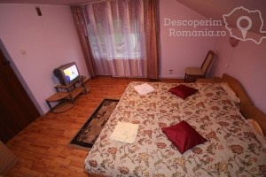 Vila-Remmar-din-Ciungetu-Valcea-Valea-Lotrului-DescoperimRomania-160-300x200 vila-remmar-din-ciungetu-valcea-valea-lotrului-descoperimromania-160