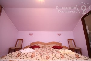 Vila-Remmar-din-Ciungetu-Valcea-Valea-Lotrului-DescoperimRomania-163-300x200 vila-remmar-din-ciungetu-valcea-valea-lotrului-descoperimromania-163