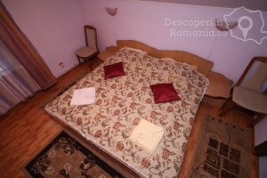 Vila-Remmar-din-Ciungetu-Valcea-Valea-Lotrului-DescoperimRomania-164-300x200 vila-remmar-din-ciungetu-valcea-valea-lotrului-descoperimromania-164