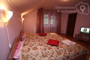 Vila-Remmar-din-Ciungetu-Valcea-Valea-Lotrului-DescoperimRomania-180-300x200 vila-remmar-din-ciungetu-valcea-valea-lotrului-descoperimromania-180