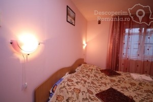 Vila-Remmar-din-Ciungetu-Valcea-Valea-Lotrului-DescoperimRomania-201-300x200 vila-remmar-din-ciungetu-valcea-valea-lotrului-descoperimromania-201
