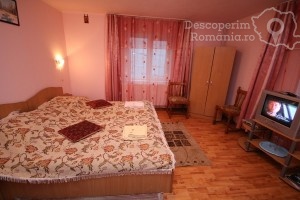 Vila-Remmar-din-Ciungetu-Valcea-Valea-Lotrului-DescoperimRomania-202-300x200 vila-remmar-din-ciungetu-valcea-valea-lotrului-descoperimromania-202