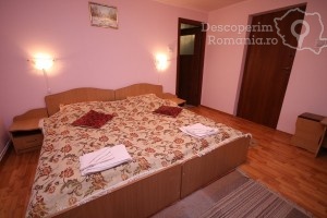 Vila-Remmar-din-Ciungetu-Valcea-Valea-Lotrului-DescoperimRomania-208-300x200 vila-remmar-din-ciungetu-valcea-valea-lotrului-descoperimromania-208