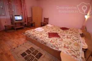 Vila-Remmar-din-Ciungetu-Valcea-Valea-Lotrului-DescoperimRomania-211-300x200 vila-remmar-din-ciungetu-valcea-valea-lotrului-descoperimromania-211