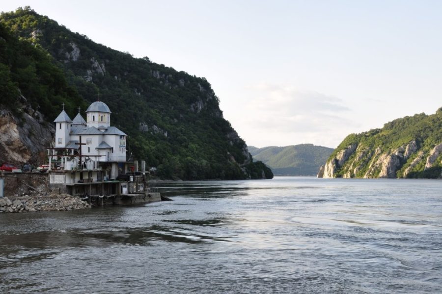 Cazanele-Dunarii_Manastirea-Mraconia-900x600 Cazanele Dunării