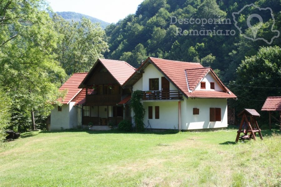 Cazare-la-Vila-Cervus-din-Lotrioara-Sibiu-Marginimea-Sibiului-1-900x600 Cazare la Vila Cervus din Lotrioara - Sibiu - Marginimea Sibiului (1)