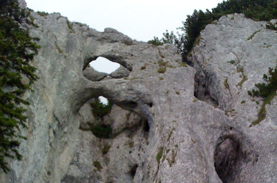 Muntii-Piatra-Craiului_arcade-900x597 Munții-Piatra-Craiului_arcade