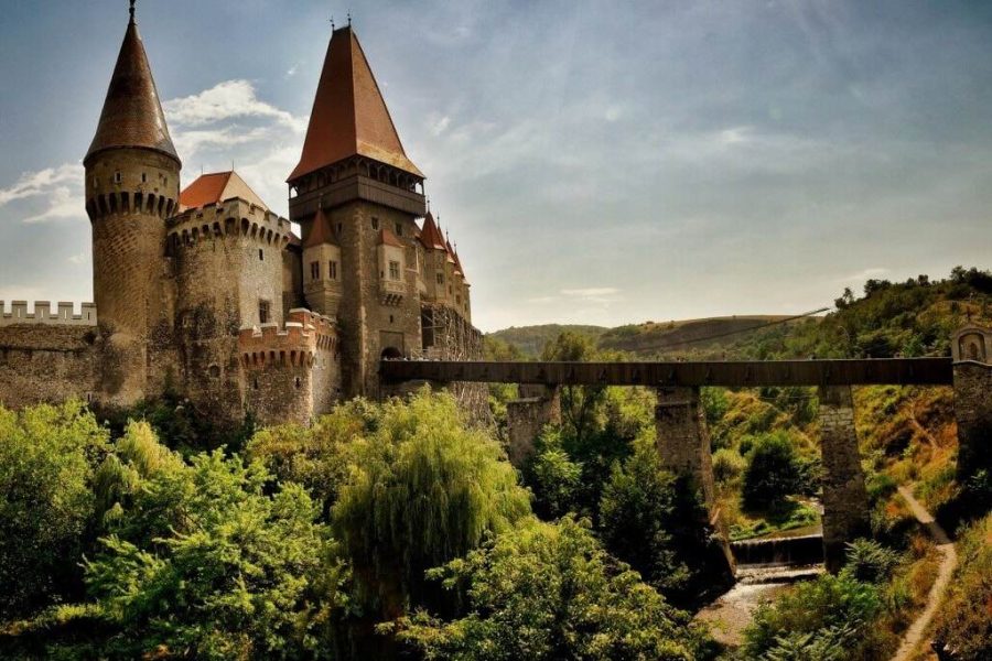Transilvania_Castelul-Huniazilor-900x600 Transilvania
