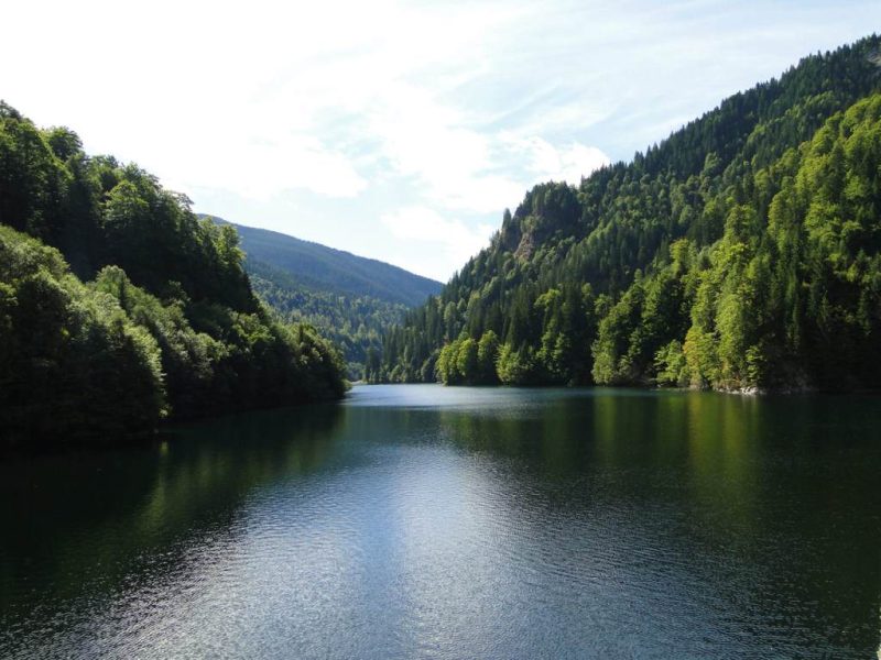 Valea-Lotrului-Lacul-Petrimanu-800x600 Valea Lotrului