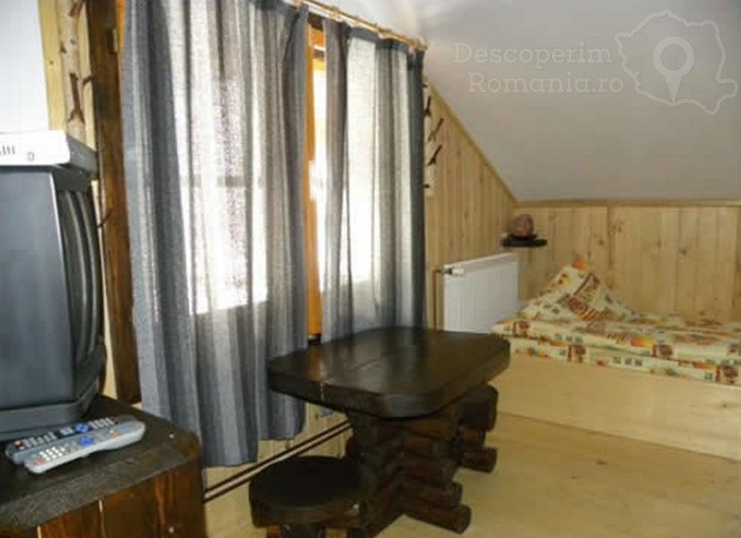 Pensiunea-Rustic-House-din-Coada-Lacului-Lesu-Apartament-826x600 Pensiunea Rustic House din Coada Lacului Lesu - Apartament