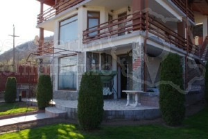 Vila-Simbol-din-Eselnita-44-300x200 Vila Simbol din Eselnita (44)