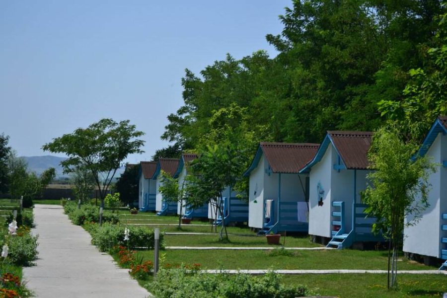 Cazare-la-Satul-de-Vacanta-CampoEuroClub-din-Maliuc-Delta-Dunarii-2-900x600 Cazare la Satul de Vacanta CampoEuroClub din Maliuc - Delta Dunarii (2)