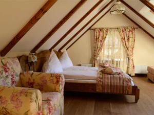 Cazare-la-Cabana-Plaiul-Foii-din-Plaiul-Foii-Brasov-Transilvania-16-300x225 Cazare la Cabana Plaiul Foii din Plaiul Foii - Brasov - Transilvania (16)