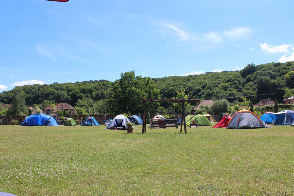 Camping Căsuțele Cascada Crișului din Vadu Crișului - Munții Apuseni