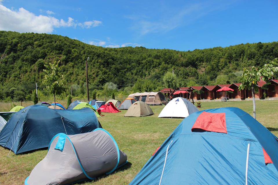 Camping Căsuțele Cascada Crișului din Vadu Crișului - Munții Apuseni