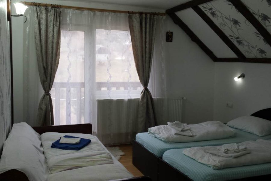Cazare-la-Casa-de-la-Muntele-Craiului-din-Măgura-Brasov-Transilvania-8-900x600 Cazare la Casa de la Muntele Craiului din Măgura - Brasov - Transilvania (8)