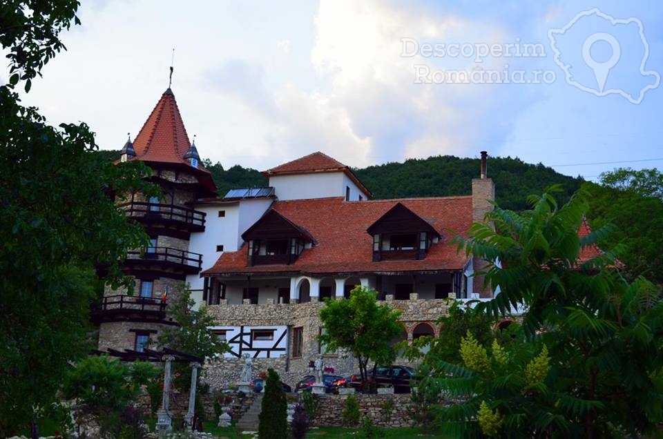 Cazare la Castelul Lupilor din Chimindia - Hunedoara - Transilvania