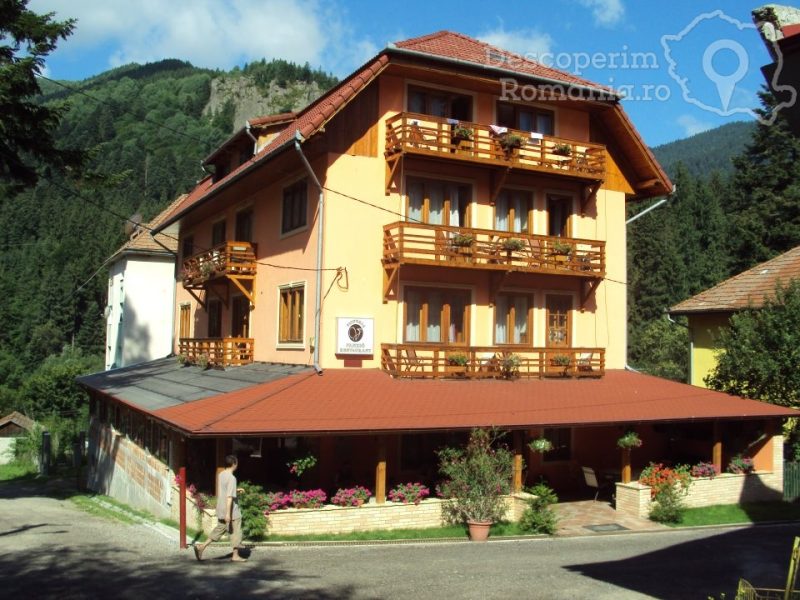 Cazare-la-Pensiunea-Viktoria-din-Baile-Tusnad-Tinutul-Secuiesc-1-800x600 Cazare la Pensiunea Viktoria din Baile Tusnad - Tinutul Secuiesc (1)