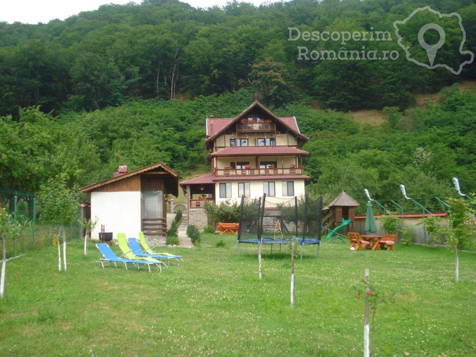 Cazare la Pensiunea Casa din Salcami din Polovragi - Gorj - Oltenia