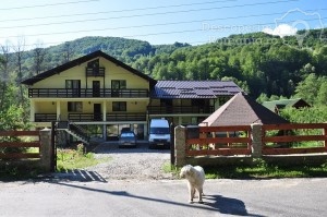 Cazare-la-Pensiunea-Ciobanelu-din-Malaia-Valcea-Oltenia-10-300x199 Cazare la Pensiunea Ciobanelu din Malaia - Valcea - Oltenia (10)