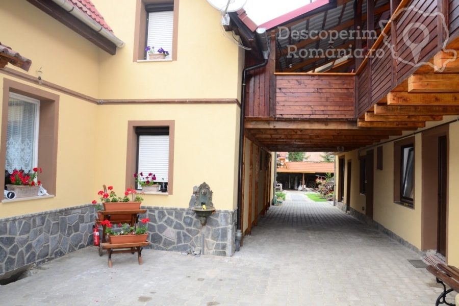 Cazare-la-Pensiunea-Otilia-din-Sighișoara-Ținutul-Secuiesc-2-900x600 Cazare la Pensiunea Otilia din Sighișoara - Ținutul Secuiesc (2)