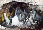 Ghetarul-de-la-Scarisoara-Inima-de-gheata-a-Muntilor-Apuseni-13-142x100 Ghețarul de la Scărișoara – inima de gheață a Munților Apuseni