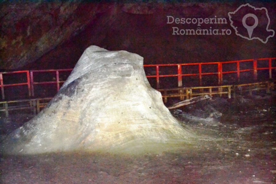Ghetarul de la Scarisoara - Inima de gheata a Muntilor Apuseni