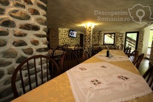 Pensiunea-Ciobanelu-din-Malaia-Valcea-Valea-Lotrului-DEscoperimRomania-119-300x200 pensiunea-ciobanelu-din-malaia-valcea-valea-lotrului-descoperimromania-119