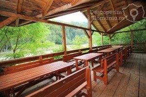 Pensiunea-Ciobanelu-din-Malaia-Valcea-Valea-Lotrului-DEscoperimRomania-130-300x200 pensiunea-ciobanelu-din-malaia-valcea-valea-lotrului-descoperimromania-130