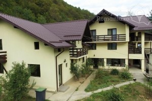 Pensiunea-Ciobanelu-din-Malaia-Valcea-Valea-Lotrului-DEscoperimRomania-135-300x200 pensiunea-ciobanelu-din-malaia-valcea-valea-lotrului-descoperimromania-135