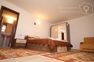 Pensiunea-Ciobanelu-din-Malaia-Valcea-Valea-Lotrului-DEscoperimRomania-30-300x200 pensiunea-ciobanelu-din-malaia-valcea-valea-lotrului-descoperimromania-30