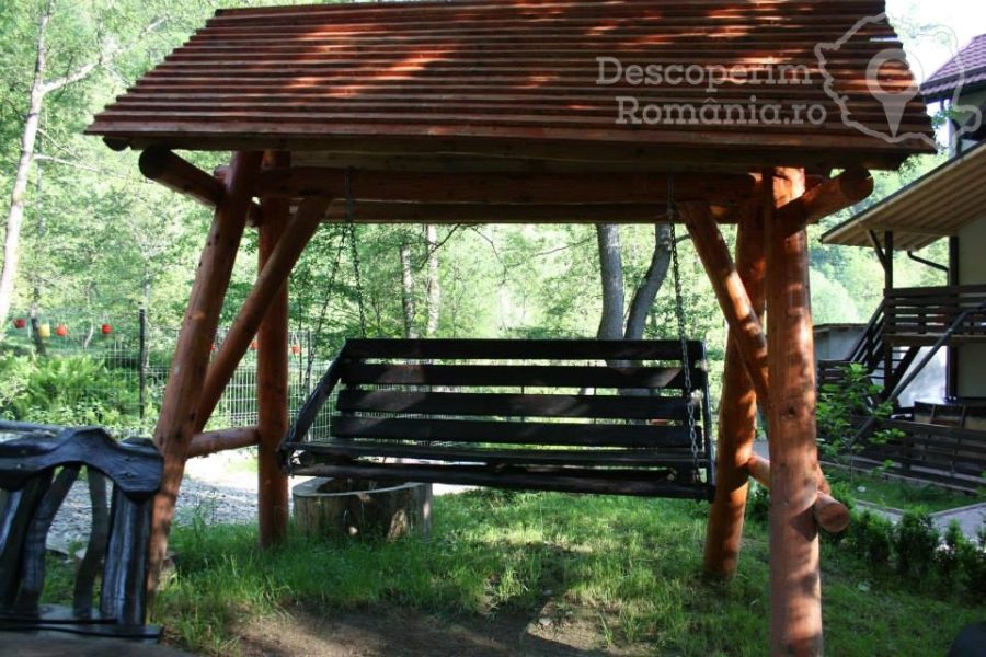 Cazare-la-Pensiunea-Casuta-din-Padure-din-Malaia-Valcea-Oltenia-3-900x600 Cazare la Pensiunea Casuta din Padure din Malaia - Valcea - Oltenia (3)