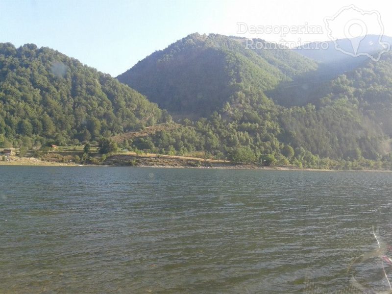Cazare-la-Pensiunea-Casuta-din-Padure-din-Malaia-Valcea-Oltenia-30-800x600 Cazare la Pensiunea Casuta din Padure din Malaia - Valcea - Oltenia (30)