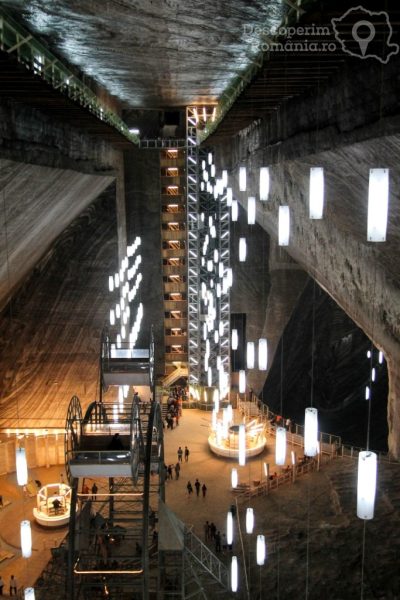 Salina-Turda-–-Paradisul-Sarii-din-adancuri-19-400x600 Salina Turda – Paradisul Sarii din adancuri (19)