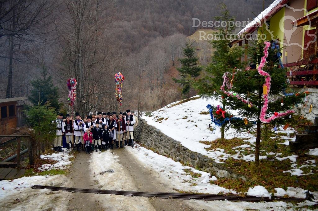 Tradiții-străvechi-de-Crăciun-printre-Crai-și-Pițărăi-10 Excursie cu barca în Clisura Dunării
