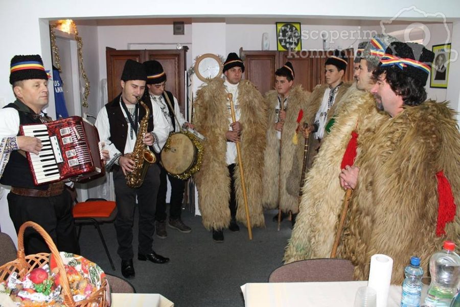 Tradiții-străvechi-de-Crăciun-printre-Crai-și-Pițărăi-2-900x600 10 motive să sărbătorești Crăciunul în România
