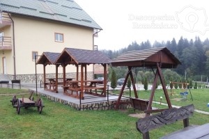 Pensiunea-Poiana-Bucovat-din-Gura-Humorului-5-300x200 Pensiunea Poiana Bucovat din Gura Humorului (5)