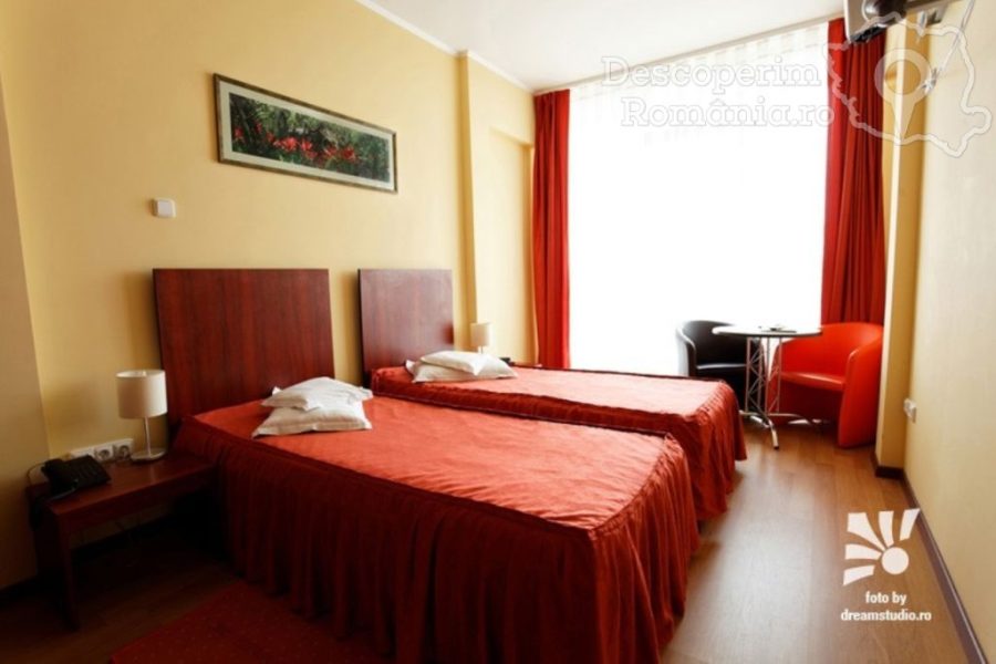 Cazare-la-Hotel-Perla-din-Baile-1-Mai-Bihor-Crisana-11-900x600 Cazare la Hotel Perla din Baile 1 Mai - Bihor - Crisana (11)