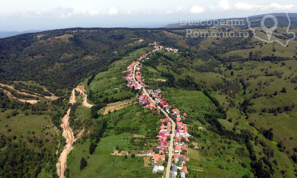 Cazare la Hanul La Răscruce din Gărâna | DescoperimRomania.ro