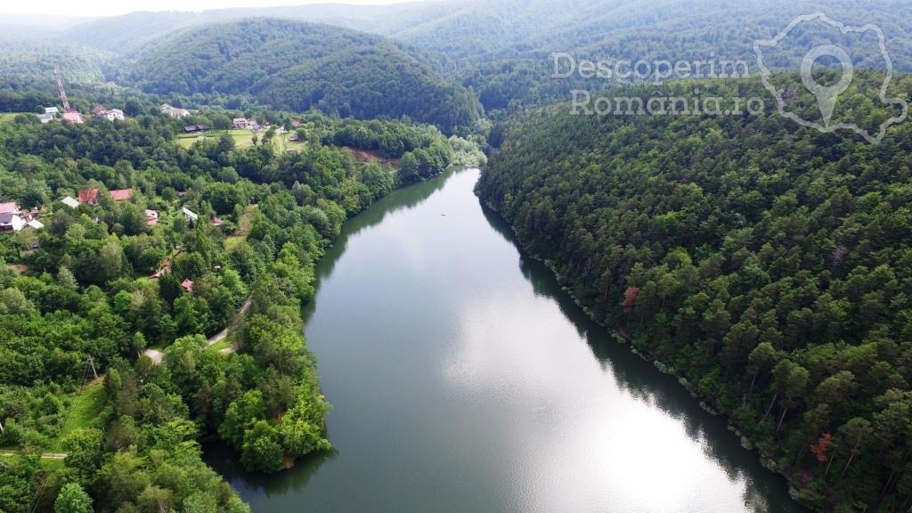 Stațiunea-Văliug-Crivaia Valea Beiului și Valea Beușniței - văile cascadelor