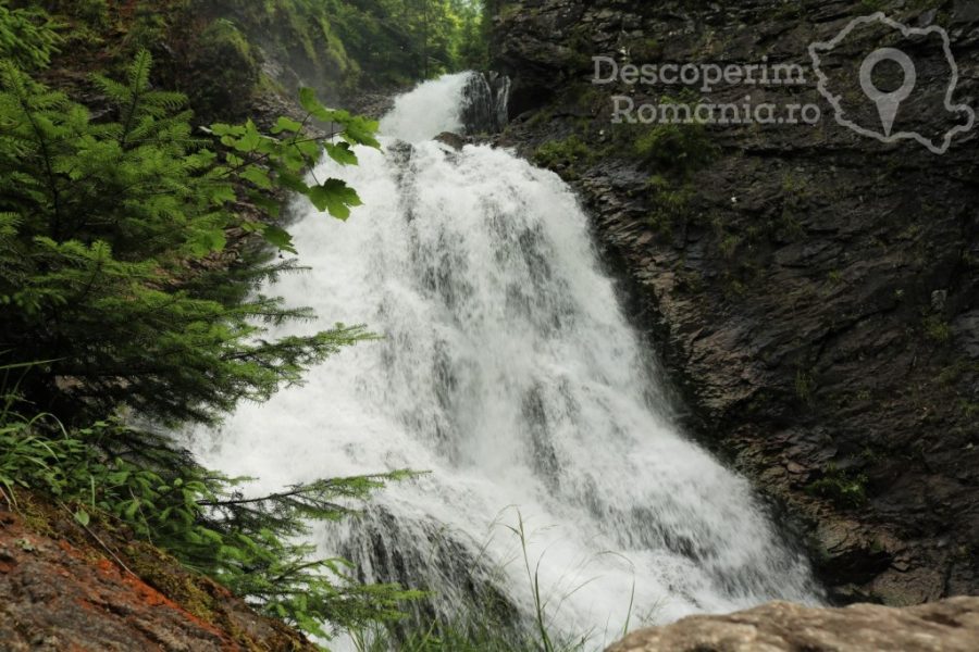 Cascada-Vălul-Miresei-voalul-munților-Vlădeasa-1-900x600 Cascada Vălul Miresei - voalul munților Vlădeasa