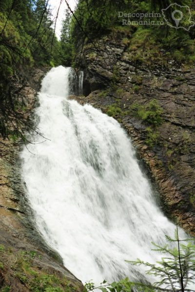 Cascada-Vălul-Miresei-voalul-munților-Vlădeasa-14-400x600 Cascada Vălul Miresei - voalul munților Vlădeasa (14)