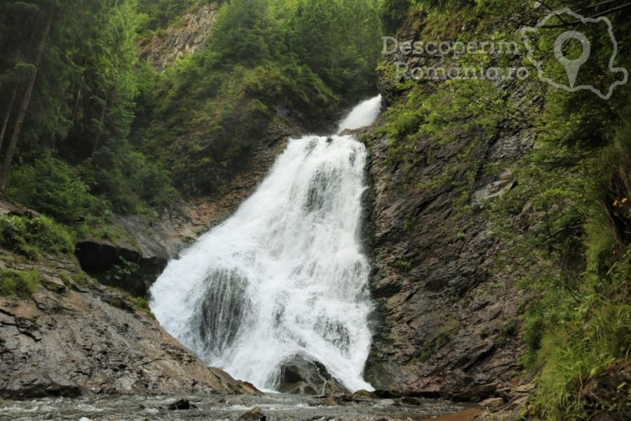 Cascada-Vălul-Miresei-voalul-munților-Vlădeasa-5-900x600 Cascada Vălul Miresei - voalul munților Vlădeasa (5)