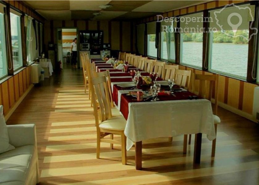 Cazare-la-Hotel-Plutitor-Paradisul-Deltei-din-Murighiol-Tulcea-Delta-Dunarii-12-839x600 Cazare la Hotel Plutitor Paradisul Deltei din Murighiol - Tulcea - Delta Dunarii (12)