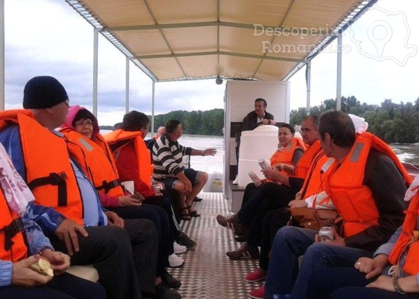 Cazare-la-Hotel-Plutitor-Paradisul-Deltei-din-Murighiol-Tulcea-Delta-Dunarii-18-839x600 Cazare la Hotel Plutitor Paradisul Deltei din Murighiol - Tulcea - Delta Dunarii (18)