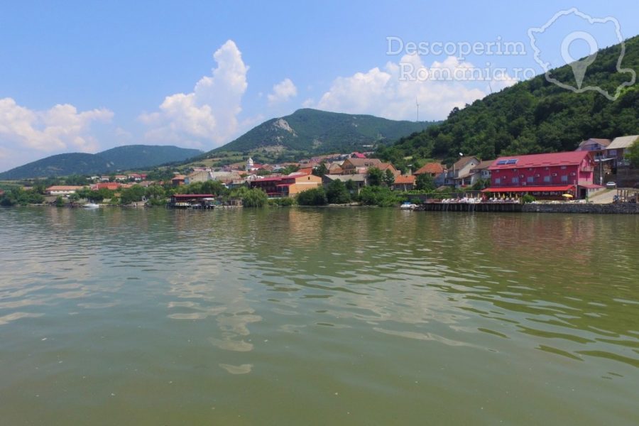 Cazare-la-Pensiunea-Danubio-din-Coronini-Caras-Severin-Cazanele-Bunarii-10-900x600 Cazare la Pensiunea Danubio din Coronini - Caras - Severin - Cazanele Bunarii (10)