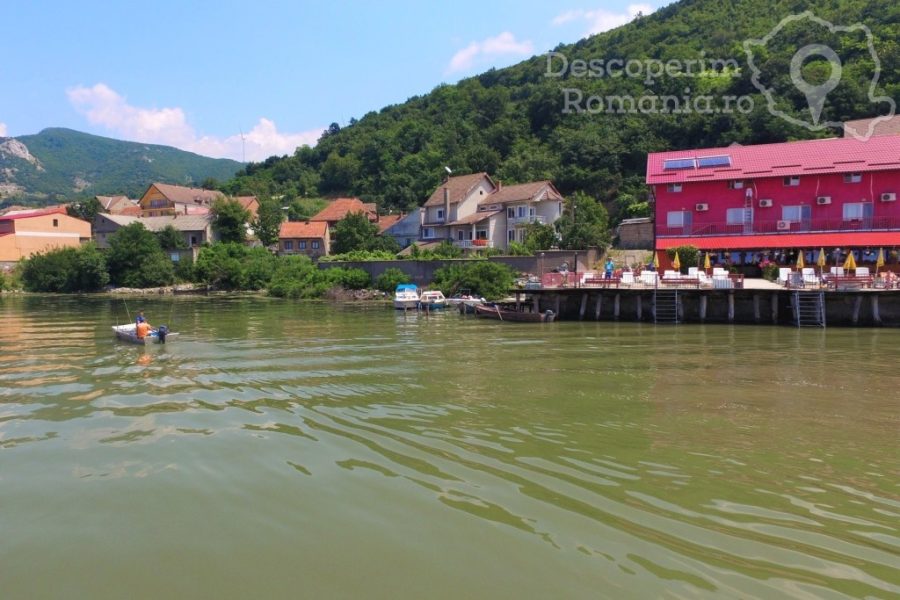 Cazare-la-Pensiunea-Danubio-din-Coronini-Caras-Severin-Cazanele-Bunarii-29-900x600 Cazare la Pensiunea Danubio din Coronini - Caras - Severin - Cazanele Bunarii (29)