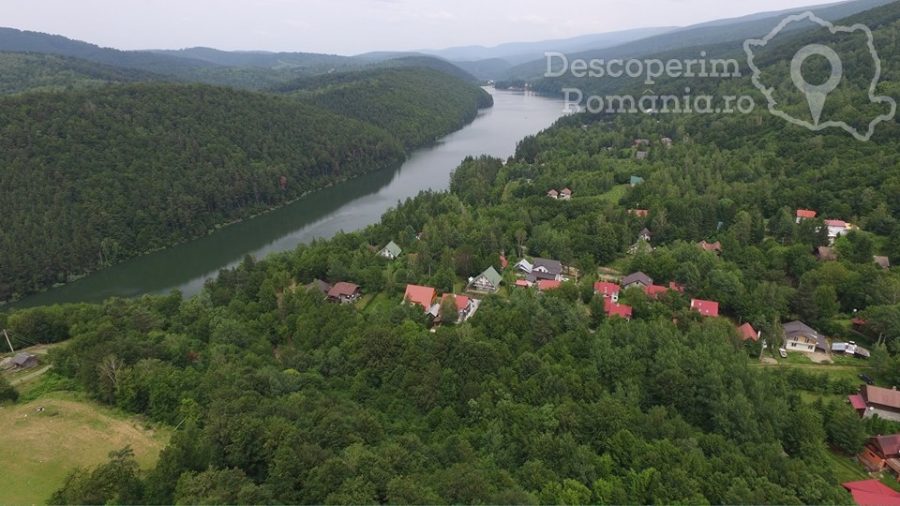 Lacul-Gozna-relaxare-și-contemplare-900x506 Lacul Gozna - relaxare și contemplare