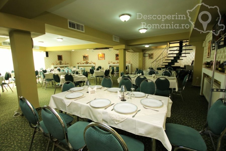 Cazare-la-Hotel-Suprem-din-Baile-Olanesti-Valcea-Oltenia-128-900x600 Cazare la Hotel Suprem din Baile Olanesti - Valcea - Oltenia (128)
